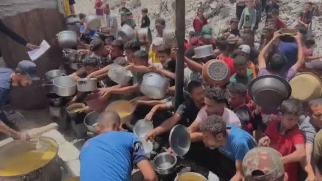 Click to play video: 'International pressure mounts on Israel over Gaza war'