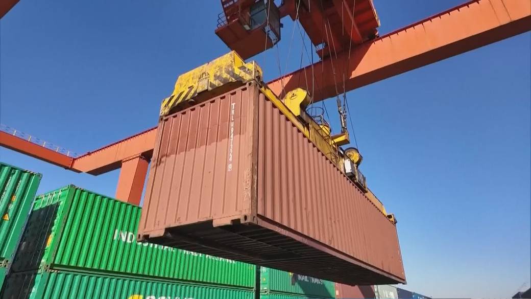 Click to play video: 'Should Canada adopt new trade tactics?'