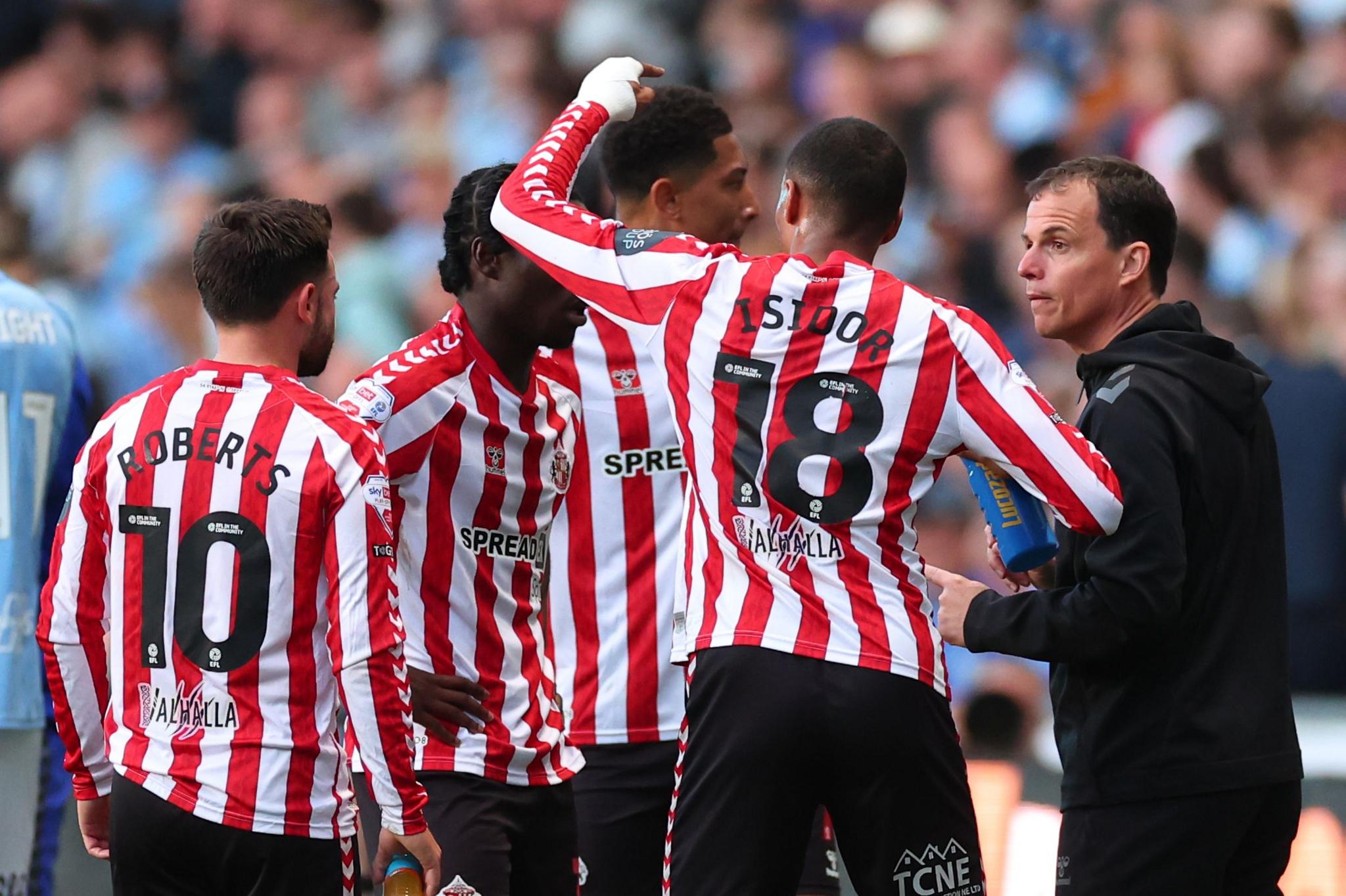 Regis Le Bris (far right) passing on tactical instructions to four Sunderland players