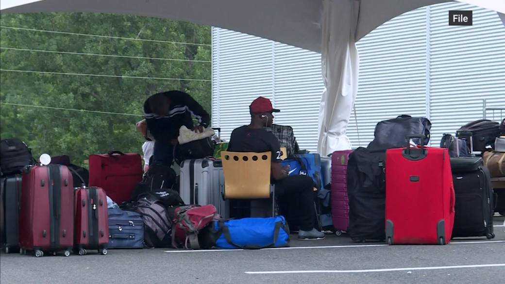 Click to play video: 'Rise in asylum seekers to Canada as migrants’ protected status set to expire in U.S.'