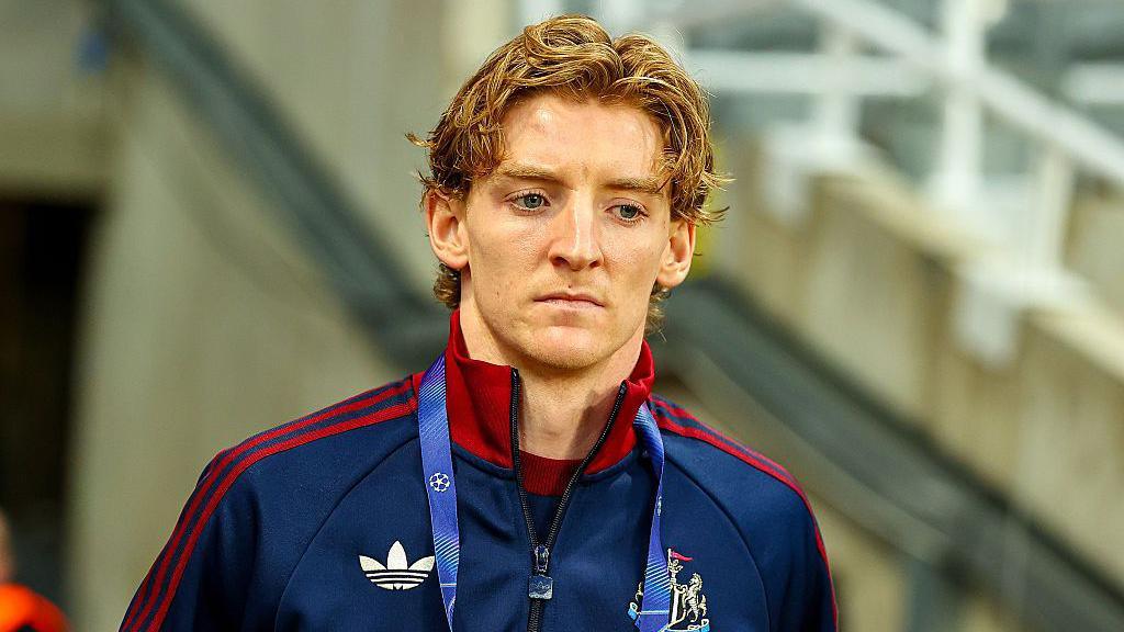 Anthony Gordon arrives for Newcastle United's game against Barcelona at St James' Park on 10 March, 2026