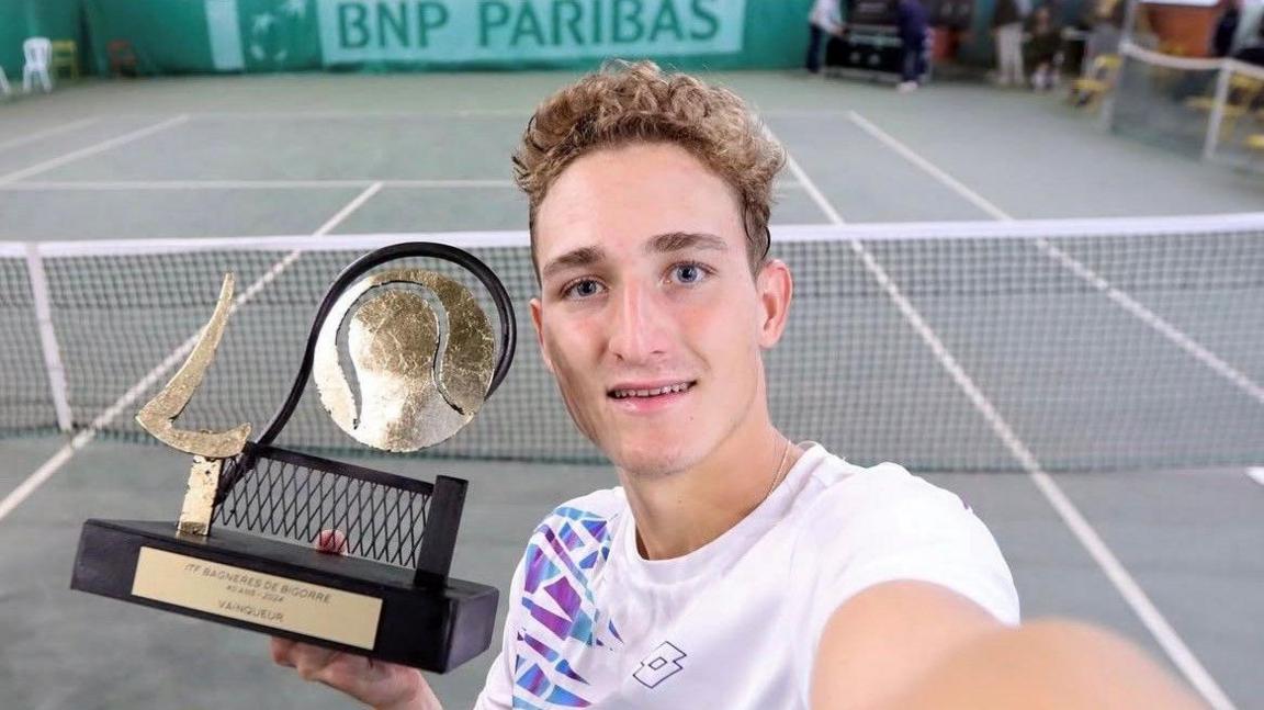 Marat Sharipov celebrates with a trophy