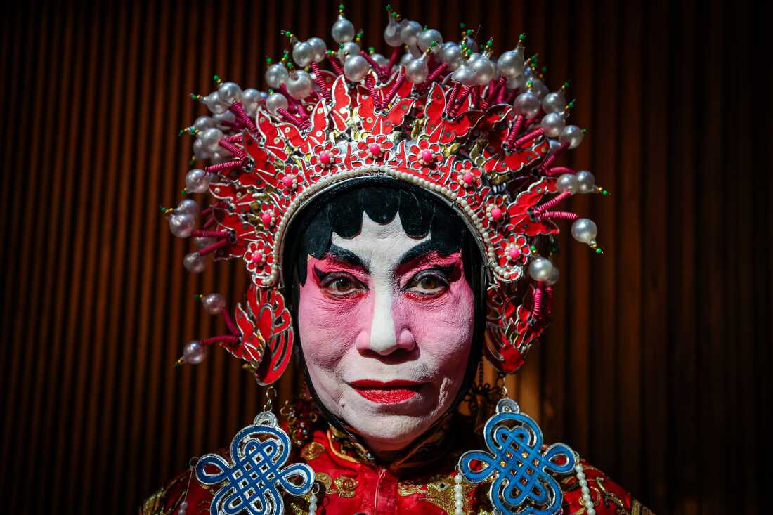 Jean, 72, a Chinese opera performer, poses for a portrait before performing at Kwai Chai Hong, a restored heritage alley in Kuala Lumpur&rsquo;s Chinatown, on Aug. 15, 2024, in Kuala Lumpur, Malaysia. Kwai Chai Hong marked the Mid-Autumn Festival with the &ldquo;Drama Queen&rdquo; art installation, created in collaboration with local artist Tan Sher Lynn, blending elements of traditional Chinese opera with contemporary design to engage younger audiences and revitalize the city&rsquo;s historic core.